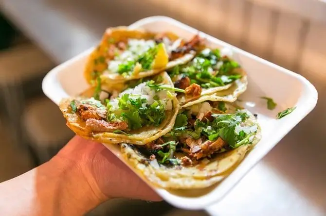 Tacos, Pozole y Mondongo para curar la cruda y la resaca ¡Y una chela bien muerta!